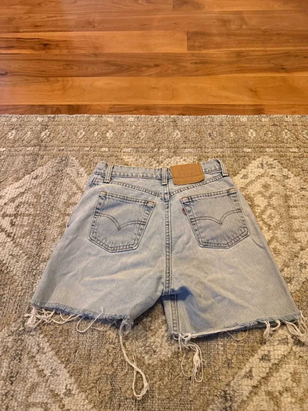 Levi's Light Blue High-Rise Denim Shorts with Frayed Hem - Picture 2 of 2